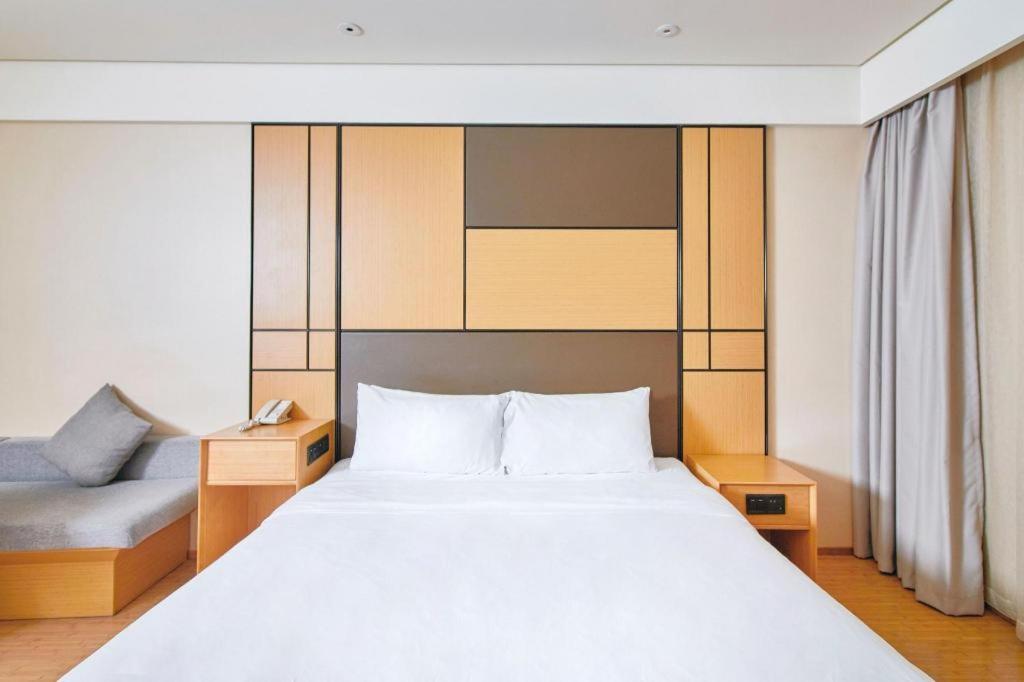 Ji Hotel Shanghai Hongqiao Yan'An XI Road Exteriör bild